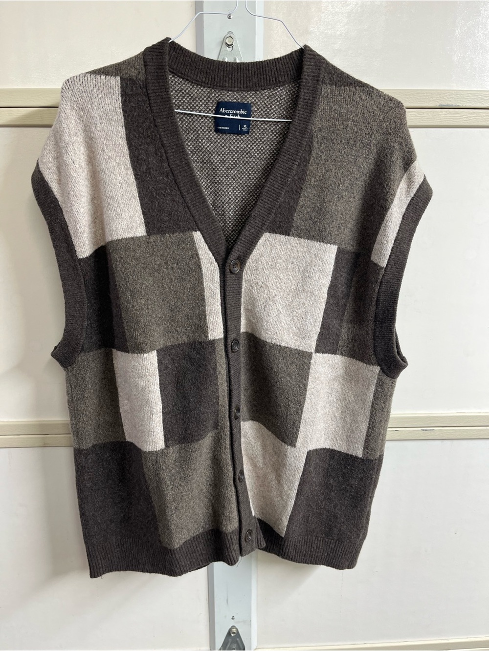 Abercrombie & Fitch Men’s Brown and Cream Colorblock Knit Cardigan Vest